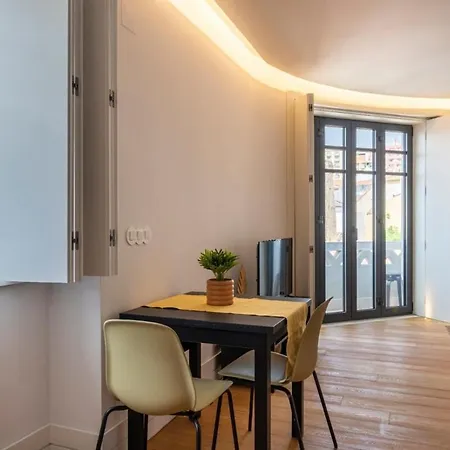 Апартаменти First Avenida Ii